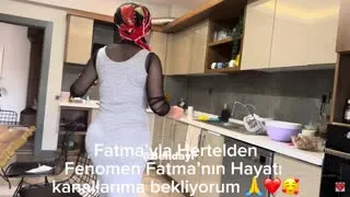 Fatma ile Her Telden ifşa Türbanlı Milf Youtube Katıl İfşa Videoları Part 57 Posteri