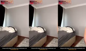 Seksik sakin, yalanlar ve gizemle çıplak kadın Posteri
