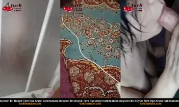 Yarı çıplak, uzun boylu bir kadınla birlikte seks yapın Posteri