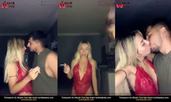 Çekici sevgiliyle öpüşürken ifşa edilmiş Posteri
