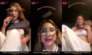 Güzel Barbie'nin ifşa edici fotoğrafları, kız kardeşinin arabasında çıplak bir şekilde yayınlanıyor Posteri