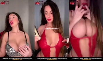 Ünlü yayıncı ifşa: Üvey abla sakso yaparken dildo kullanıyor  