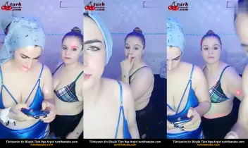 Türk çifti, swinger ifşa videolarını izliyor Posteri