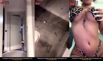 Celine, TangoLive'da seksi show sergiliyor Posteri