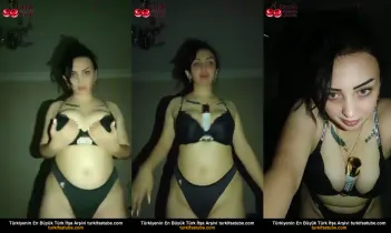 Ceyda'nın çıplak TangoLive kadın arkadaşı Posteri