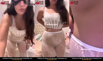 Dilberim Odasında Çıplak Yatağında Sakso Yapar Posteri