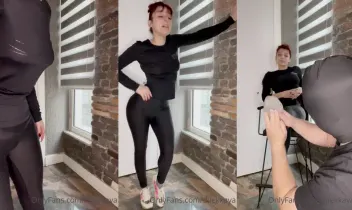 Dilek Kaya puhlu pantifonlarını sörfüyor Posteri