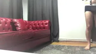 Kadın, sadece bir sandalye... Gözlerini açık tutma, bana bakmayı unutma. Kadını memnun etmek için orak kırma. Aklını, sana kalmış olsun. Posteri