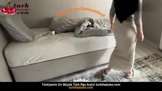 Siyah çoraplı seksi bir kız, erkek kardeşinin arkadan gelmesini sağladı Posteri