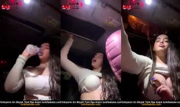 Gamze ifşa Meme gösterisi arabadan Posteri