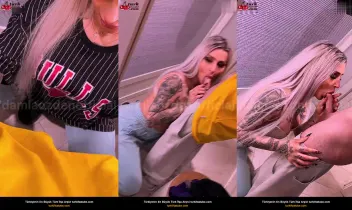 Sakso, çıplak kız kardeşi soymaya ikna etti Posteri