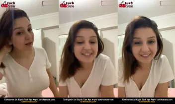İlayda Açıkça Genç Kızın Odasında Canlı Yayın Posteri