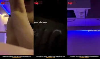 Ebru, kimsesiz kamerayı yerleştirerek amcığını okşadı Posteri