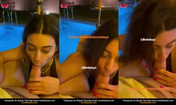 Yarrağı Sökmüş Seksi Kız Havuzda Posteri