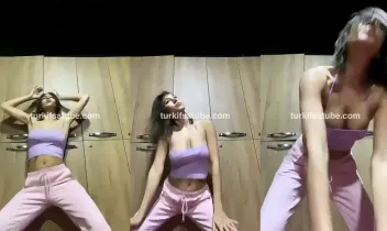 suynesli (summmn) Youtube Katıl ifşa videoları -Mmmm yeahh 😮‍💨 Posteri