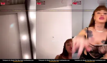 Koyu tenli kadın çıplak seks yapıyor Posteri