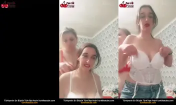 Üvey Kardeşini Çok Azgın Bir Şekilde İfşa Eden Olgun Lezbiyen Posteri