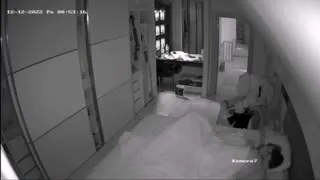 Sarışın çatı katında inliyor  