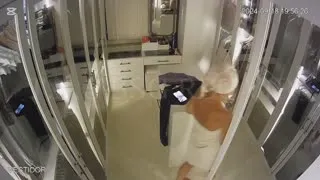 Şarışın giyinme odasında çırılçıplak Part 4  