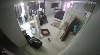 Sarışın MILF giyinme odasında soyunuyor Part 17  