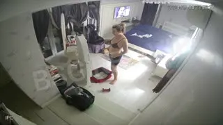 Sarışın MILF giyinme odasında soyunuyor Part 2  