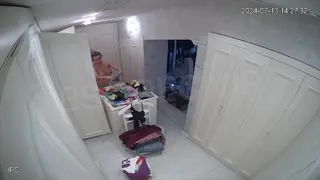 Sarışın MILF giyinme odasında soyunuyor Part 31  