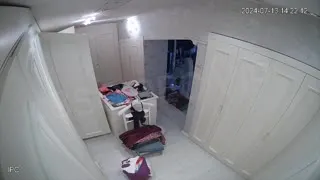 Sarışın MILF giyinme odasında soyunuyor Part 34  