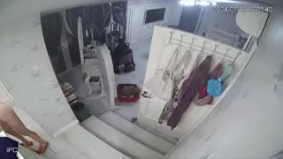 Sarışın MILF giyinme odasında soyunuyor Part 47  