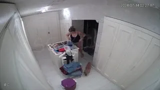 Sarışın MILF giyinme odasında soyunuyor Part 8  