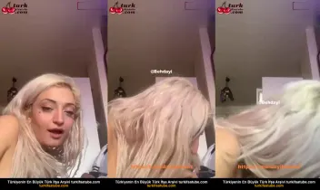 Sarışın saksafoncu çıplak performans sergiliyor Posteri