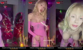 Sindy228, Kendini Dildoyla Tatmin Ediyor  