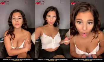 Küçük kıvrımlarla kandırmış, seksi manita çıplak bir bayan ortaya çıkıyor Posteri