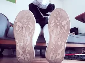 Spor ayakkabı ve spor çorap papatkanları nerede yediğinizi biliyor musunuz? Posteri