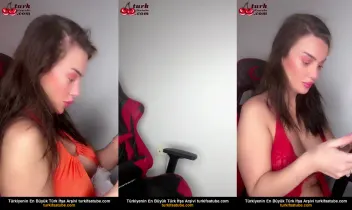 Tango Çıplak Gösterisi Kırmızılar İçinde Yayınlanıyor  