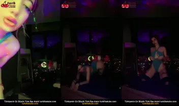 Şehirde gizlice dans ederken seksi bir şekilde şehrin manzarasını ortaya çıkaran Tango BenPoine Posteri