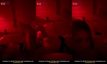 Lali'nin Tango'su Karanlıkta Meme Göğüs Okşama Posteri