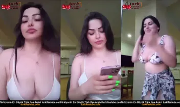 Sarışın ve ablası çıplak bir şekilde seks yapıyor Posteri
