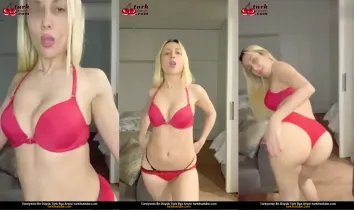 Tango Sima, seksi bir kadın olarak çıplak bir şekilde arkadan içeri giriyor Posteri