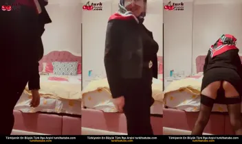 Melek Kırmızı Külotuyla Sakso Gösterdi  