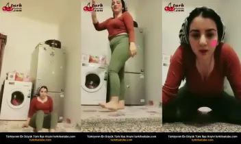 Türbanlı Öğretmen, Mutfakta Çıplak Bir Yayın Yapıyor Posteri