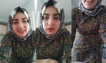 Türbanlı Öğretmen Tango ifşa videoları Part 8 Posteri