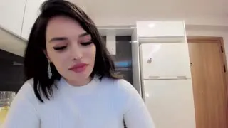 Fotomodel Zeynep StripChat ifşa videoları part 53 Posteri