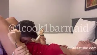 1cook1barmaid (Şima Simal) çiftinin Onlyfans ifşa videosu - Dayanamadım... kırmızı ona çok yakışıyor🍓🥵❤️‍🔥 Posteri