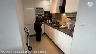 Çiğdemle Hayat - Afrodit Mutfağı Temizliyor 🖤 Posteri