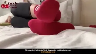 Mistress Ayeste Koltukta Çıplak Ayağını Gösteriyor Ön İzleme