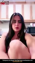 Ayşe Elbi'nin ifşa edilmesi Siyah mini etekli canlı yayınını izleyin Ön İzleme