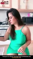 Yeşil elbiseli gündüz yayınında Aisha Elbi oynadı Ön İzleme