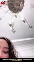 Çıplak Ayakta Kardeş Çıkarıyor Ön İzleme