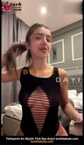 Elanur Ayan çamaşırının altından memeleri ifşa ediyor Ön İzleme
