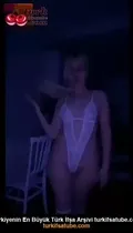 Seksili bir bayan, bir kız kardeşin, bir kız kardeşin arkasından çıplak kalmayı tercih ediyor Ön İzleme